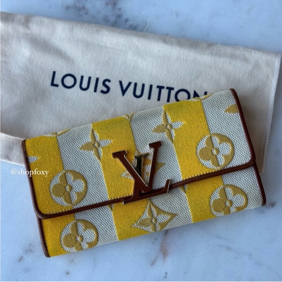 SOLD Louis Vuitton Canvas Capucines Wallet - Picture 2 of 16